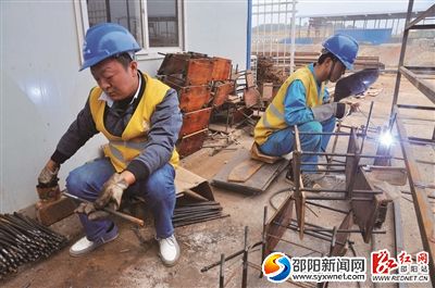 6制作龙门吊基础预埋件很枯燥无趣，但却很重要。