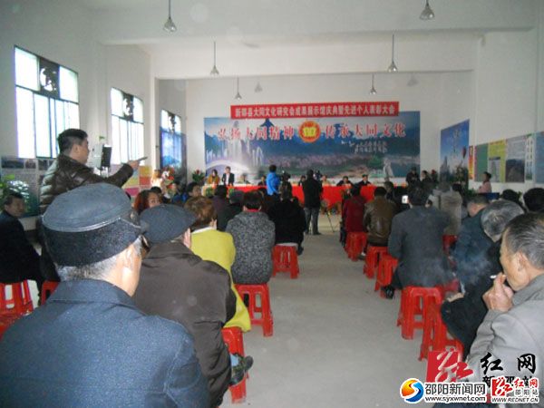 图为群众参观会场副本