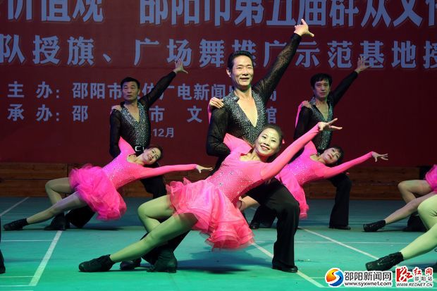 萍礼舞蹈队演出的《呼伦牧歌》。