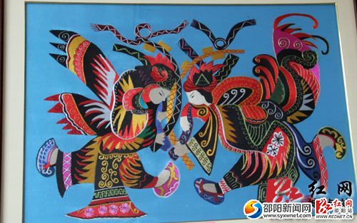 苗绣作品《人面蝴蝶》。
