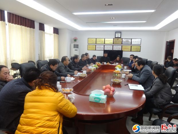 图为调研组在听取株洲市醴陵市农机报废更新补贴工作情况汇报。