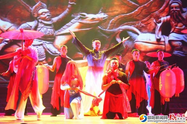 2016年湖南省“欢乐潇湘”群众文艺汇演决赛邵阳市专场节目:歌舞《宗祠印象》。