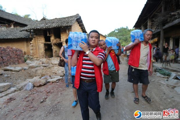 &ldquo;爱心甘泉润民心&rdquo;为遭受特大旱灾的斫曹、双凤百姓送水大行动