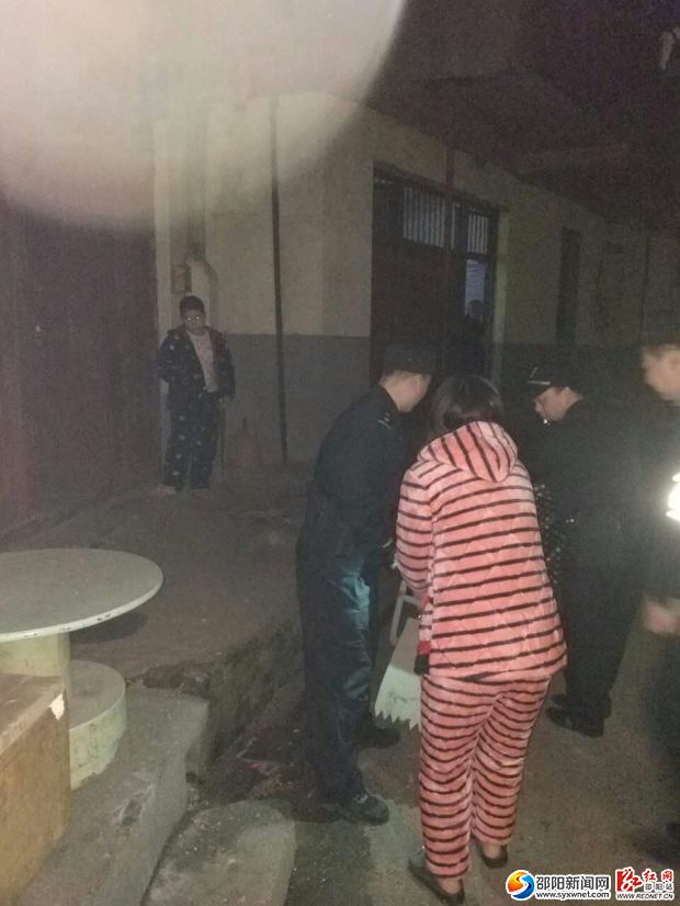 协助居民搬运易燃物品