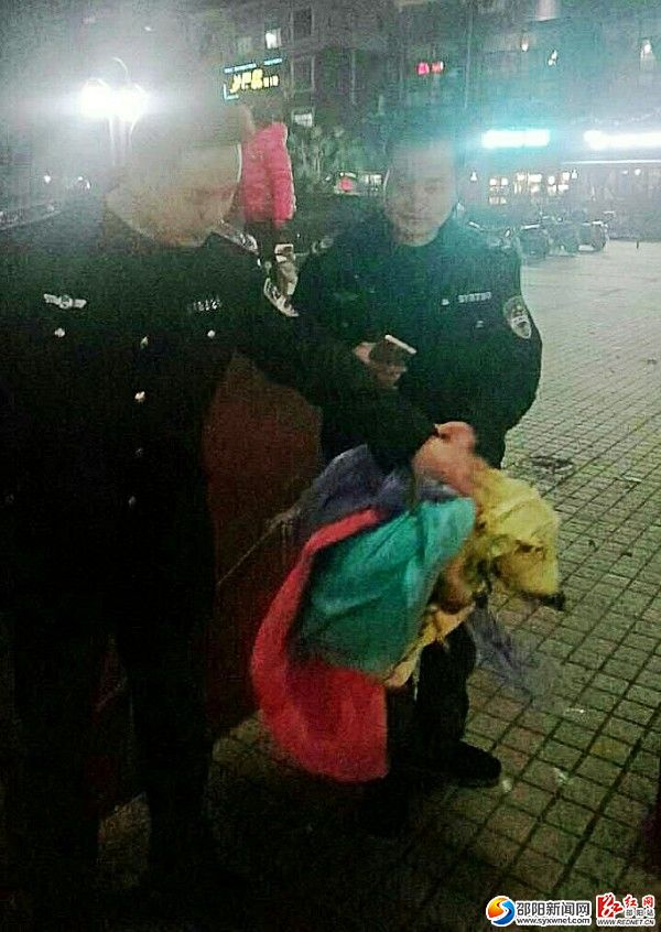 图为执法现场
