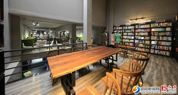 书里书外书店内的布局（摄影：江石）。