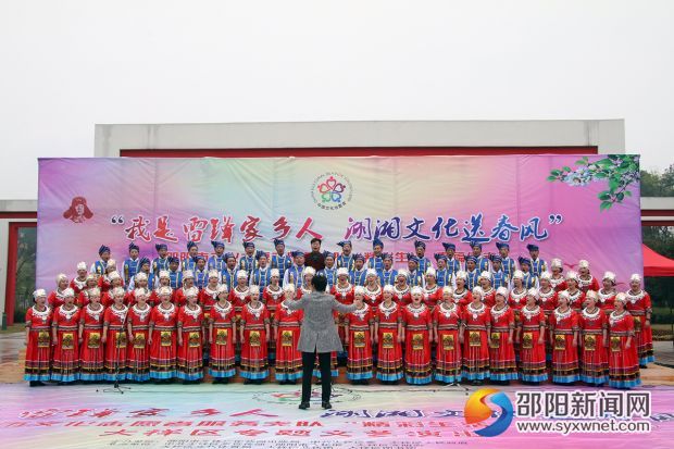 合唱《学习雷锋好榜样》。
