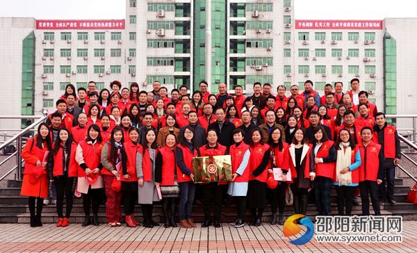 图为全国首家县级新闻通讯员协会会员