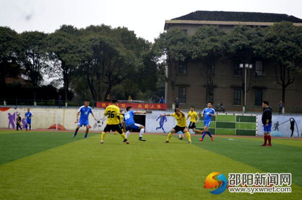 图为足球联谊比赛现场
