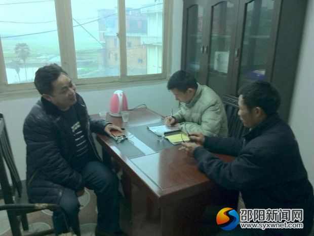 山界回族乡驻村干部找党员谈话谈心