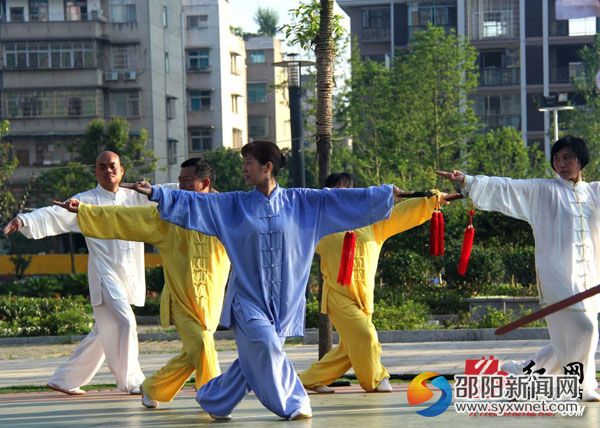 邓滢参赛作品 第五幅《晨练》 (新邵县教师进修学校 18673937955)_看图王副本