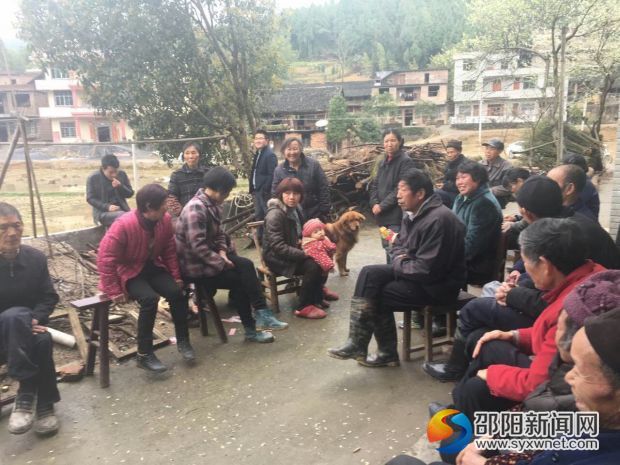 西洋江镇湖桥里村村民小组会议现场