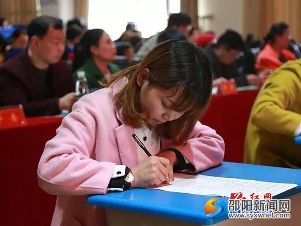 杨熙彤教师在大赛现场