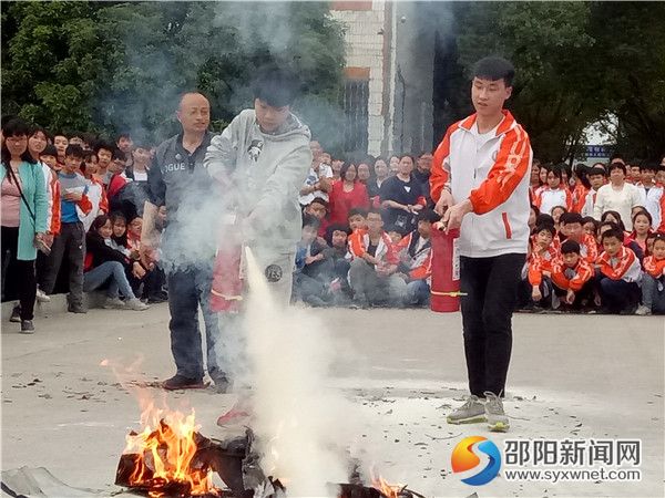 培训使用干粉灭火器