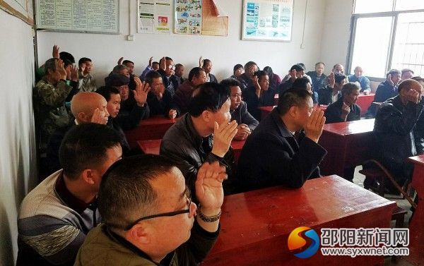 村党支部换届选举现场