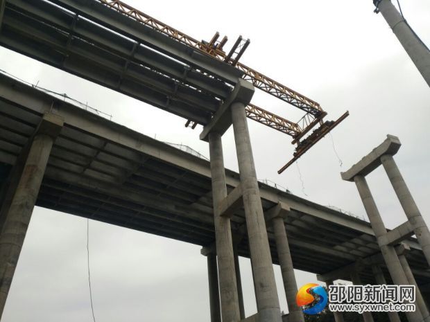 架桥机过跨
