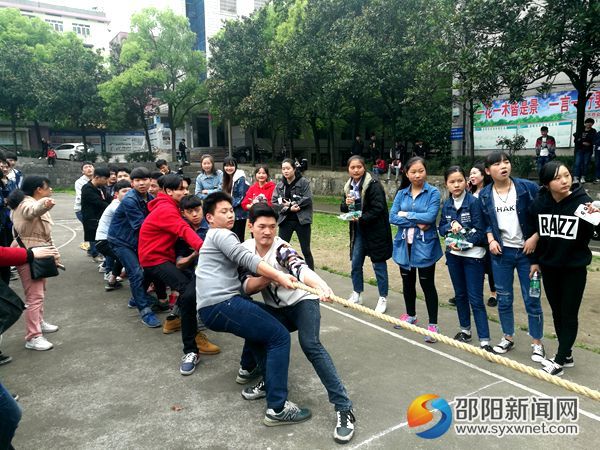奋力拼搏中的队员