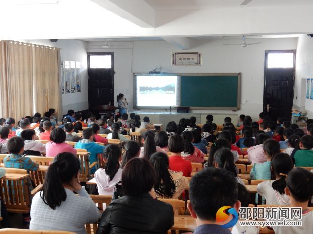 图二为管理处工作人员开展湿地知识讲座