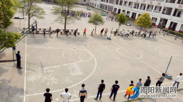 实心球投掷训练现场