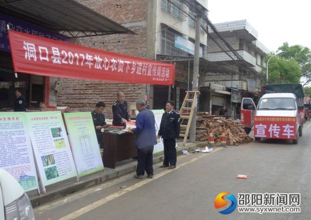 农业执法人员现场咨询培训、解答农民疑问