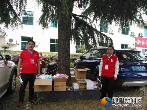 图为东莞市长青公益(ˇˍˇ) 想～城步打邵公益捐赠学习用品