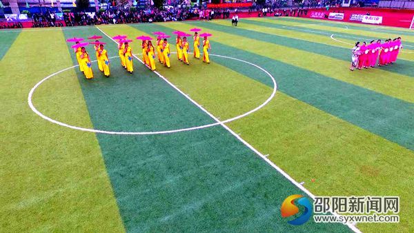 图为《旗袍韵》表演  摄影谢君华
