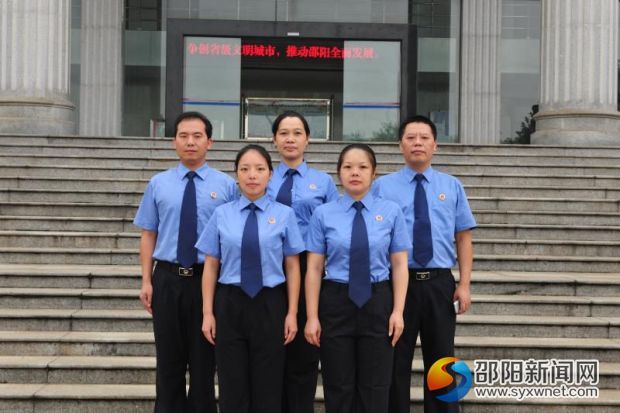 陈欧阳(图后排右二)