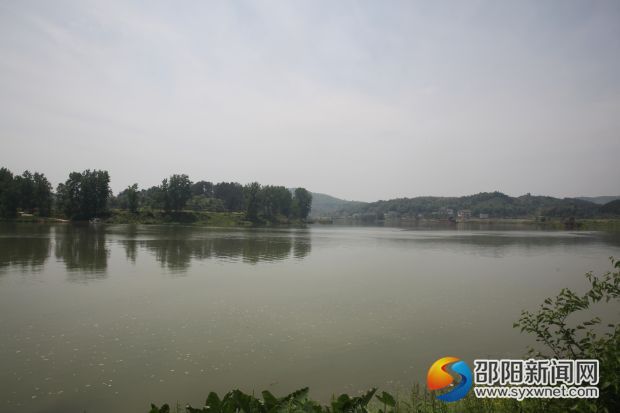北山镇观音塘村,秀美的赧水河静静的流淌着