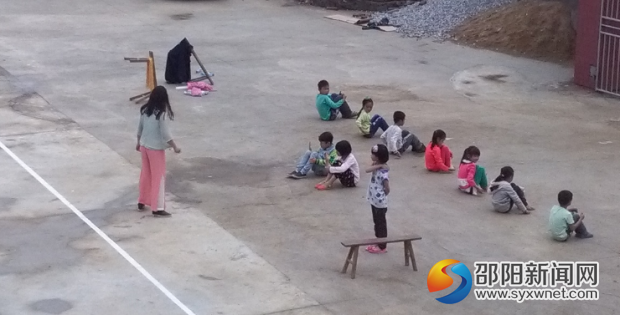 坪阳小学《留守的天空》排练现场