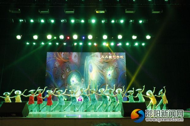 丹丹舞蹈学校——舞蹈《五彩梦》辅导老师:李丹、张玉嫚、马阿翠1