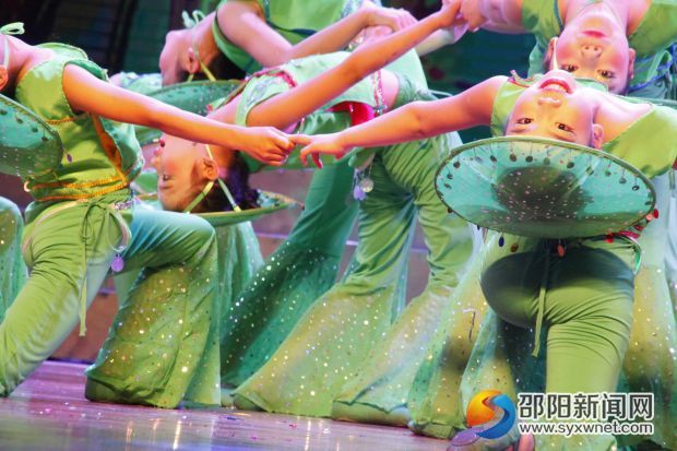 丹丹舞蹈学校舞蹈《五彩梦》辅导老师:李丹、张玉嫚、马阿翠2