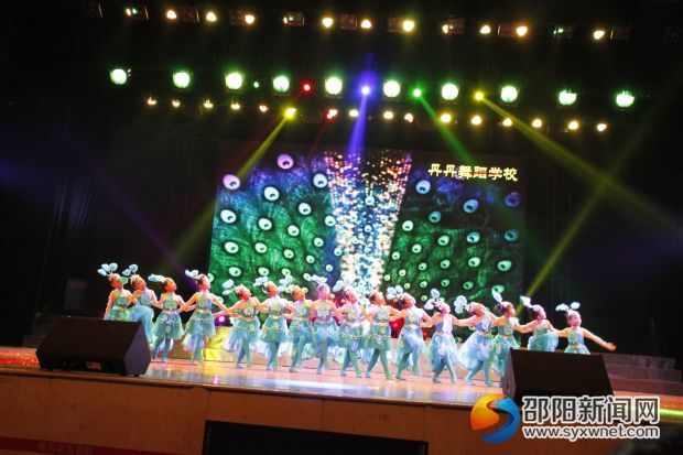 丹丹舞蹈学校舞蹈《五彩梦》辅导老师:李丹、张玉嫚、马阿翠4