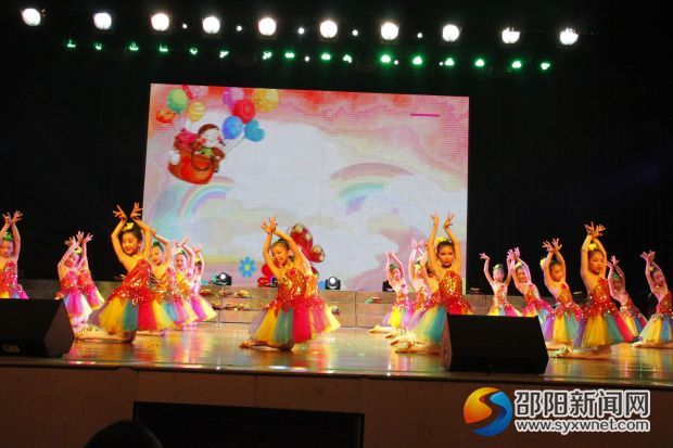 群贤小学——舞蹈《美丽童年多彩梦》辅导老师:刘蔓1