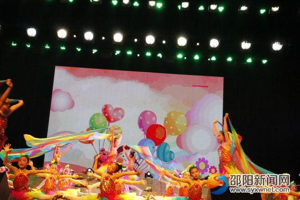 群贤小学舞蹈《美丽童年多彩梦》辅导老师:刘蔓2