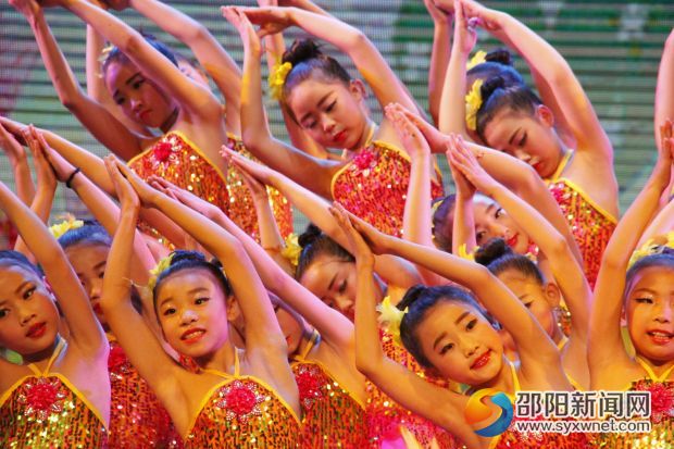 群贤小学舞蹈《美丽童年多彩梦》辅导老师:刘蔓3