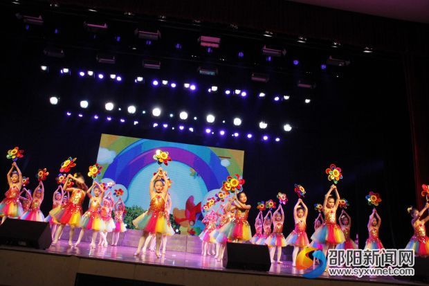 群贤小学舞蹈《美丽童年多彩梦》辅导老师:刘蔓5