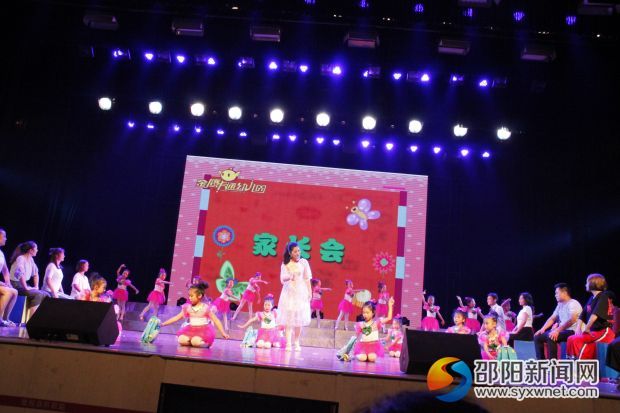 金鹰卡通幼儿园——舞蹈《自己的事情自己做》辅导老师:肖艳萍、陈小洁1