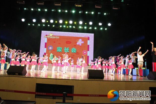 金鹰卡通幼儿园舞蹈《自己的事情自己做》辅导老师:肖艳萍、陈小洁3