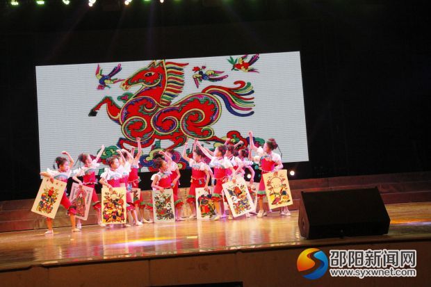 伟玲舞蹈艺术学校——舞蹈《和气致祥》辅导老师 欧阳伟玲1
