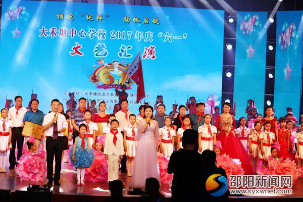 图为“六一”汇演现场