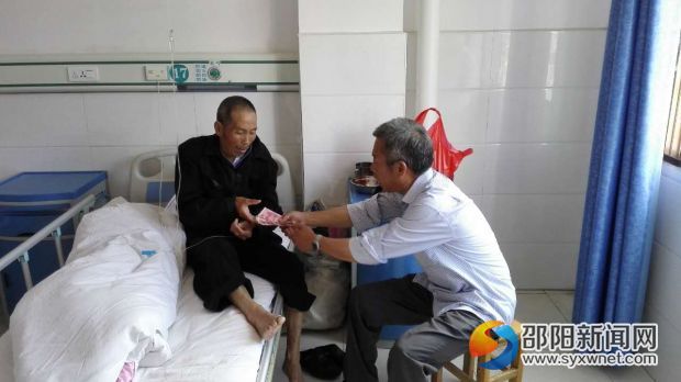 慰问火厂坪特扶对象赵得华2