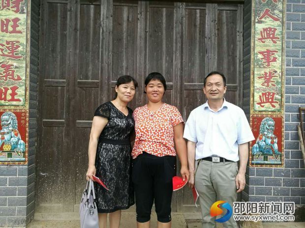 市供销总社副主任蒋美凤、办公室主任黎笃军走访、慰问“穷亲”钟四容