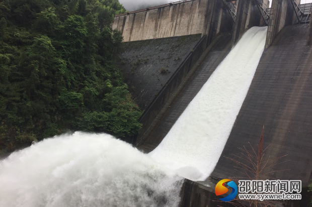 6月28日17:30分大圳水库错峰腾库泄洪
