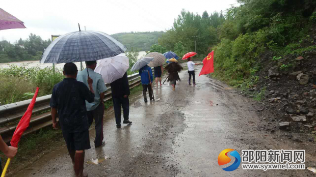 巡查东方红水电站水位情况