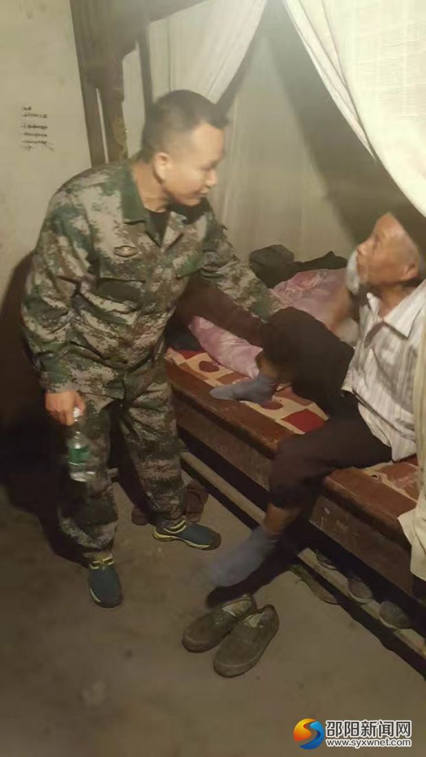 运管应急救援分队疏散受困群众