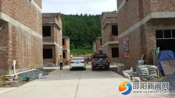 湖南省国土资源厅驻隆回县荷香桥镇清水村地灾避让搬迁居住点现场