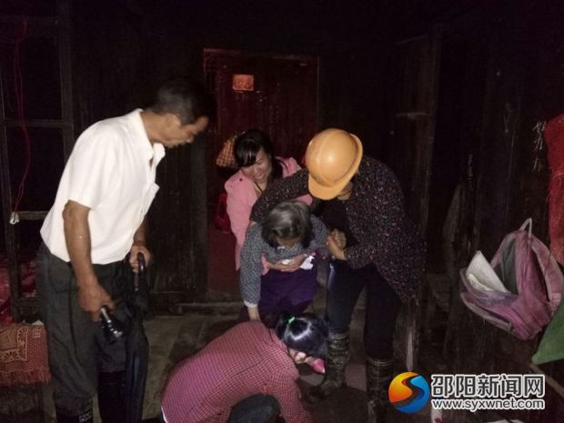 双江口转移群众01