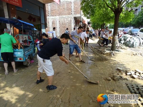 卫计局职工清清扫
