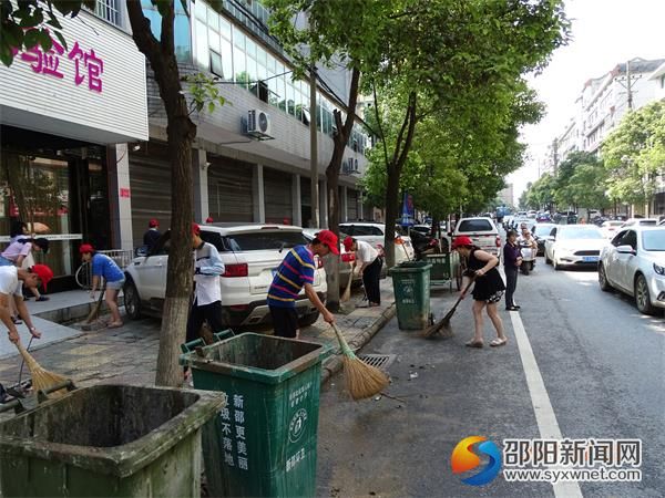 八中志愿者清扫