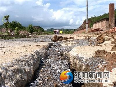 S317环城路牛轭塘村段发生滑坡2